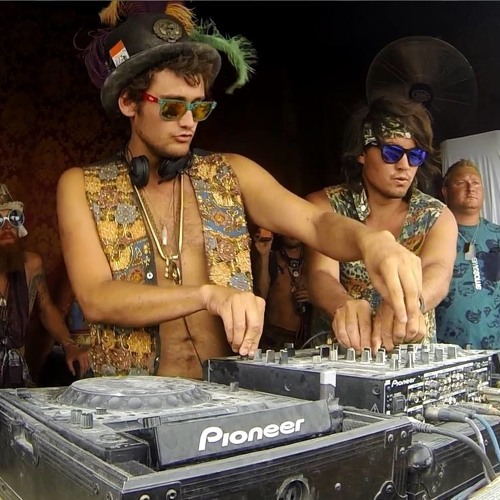 Sunset Sessions featuring Mikey Lion + Nostalgic Dreamers 5